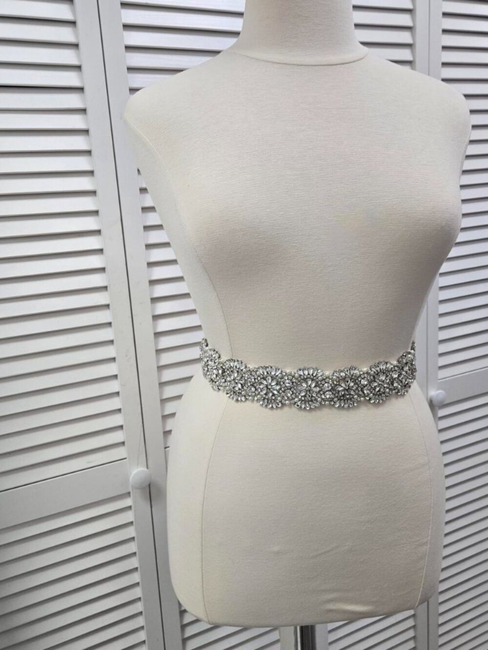 Rosebud Fashion Bridal Belt in Silver/Ivory Style BBR 01